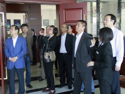 半自動平面貼標(biāo)機